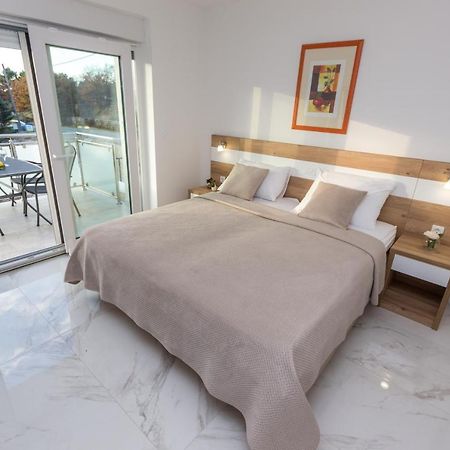 Apartmani Villa Paulo Стариград-Паклениця Екстер'єр фото