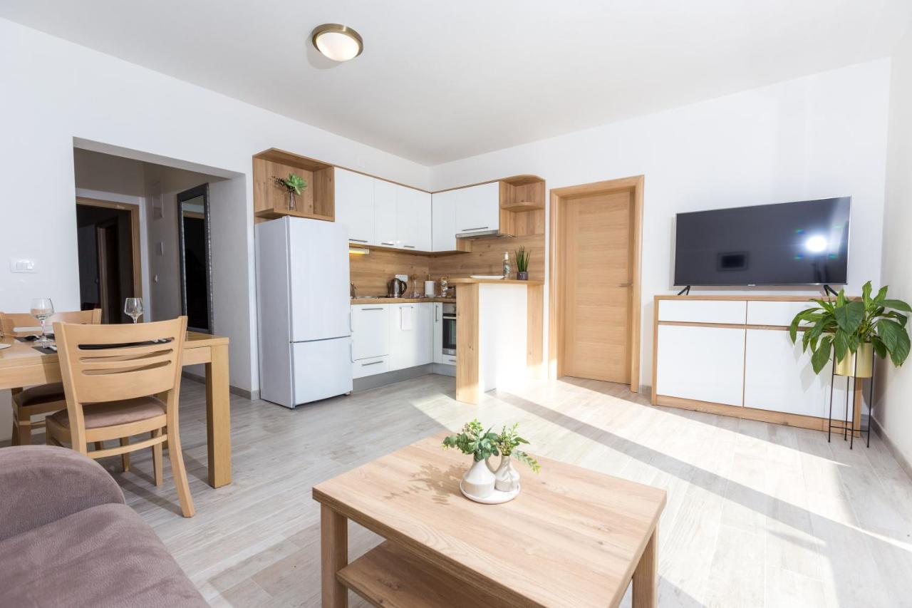 Apartmani Villa Paulo Стариград-Паклениця Екстер'єр фото