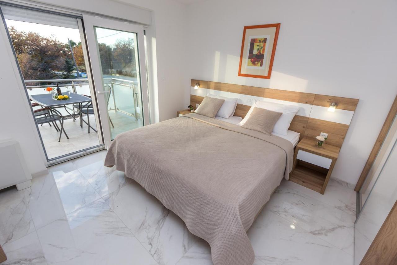 Apartmani Villa Paulo Стариград-Паклениця Екстер'єр фото